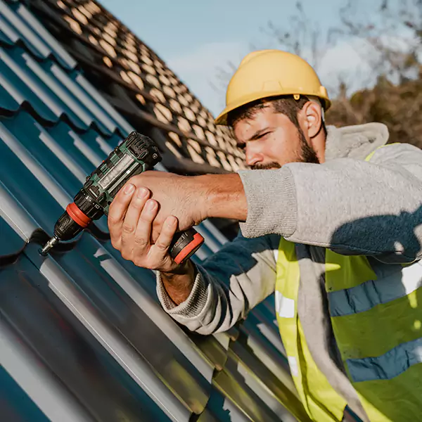 Why Edgewood Homeowners Choose Edgewood Roofing Pro for Steel Roof Repair Service?